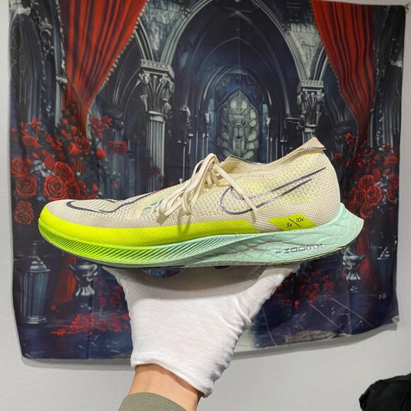 Nike ZoomX  Streakfly White Running Shoes Coconut Milk Volt Men\'s Size 10.5 main image 4